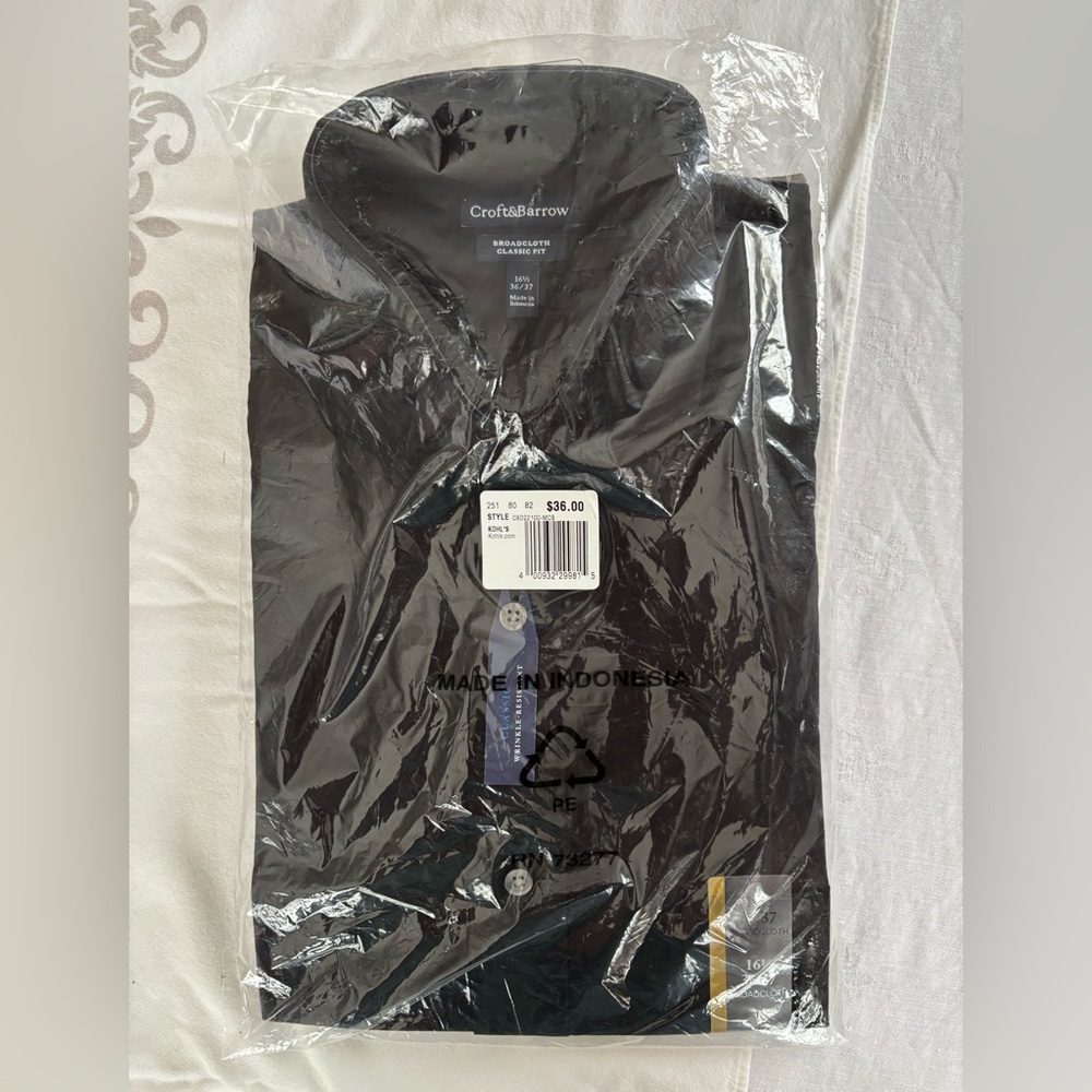 NEW jet black men’s dress shirt! 16 1/2 neck, 36/37” sleeves. A must-have! 🖤